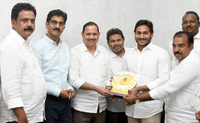 Apnrts Gulf Coordinators Pay Courtesy Call On Cm Ys Jagan