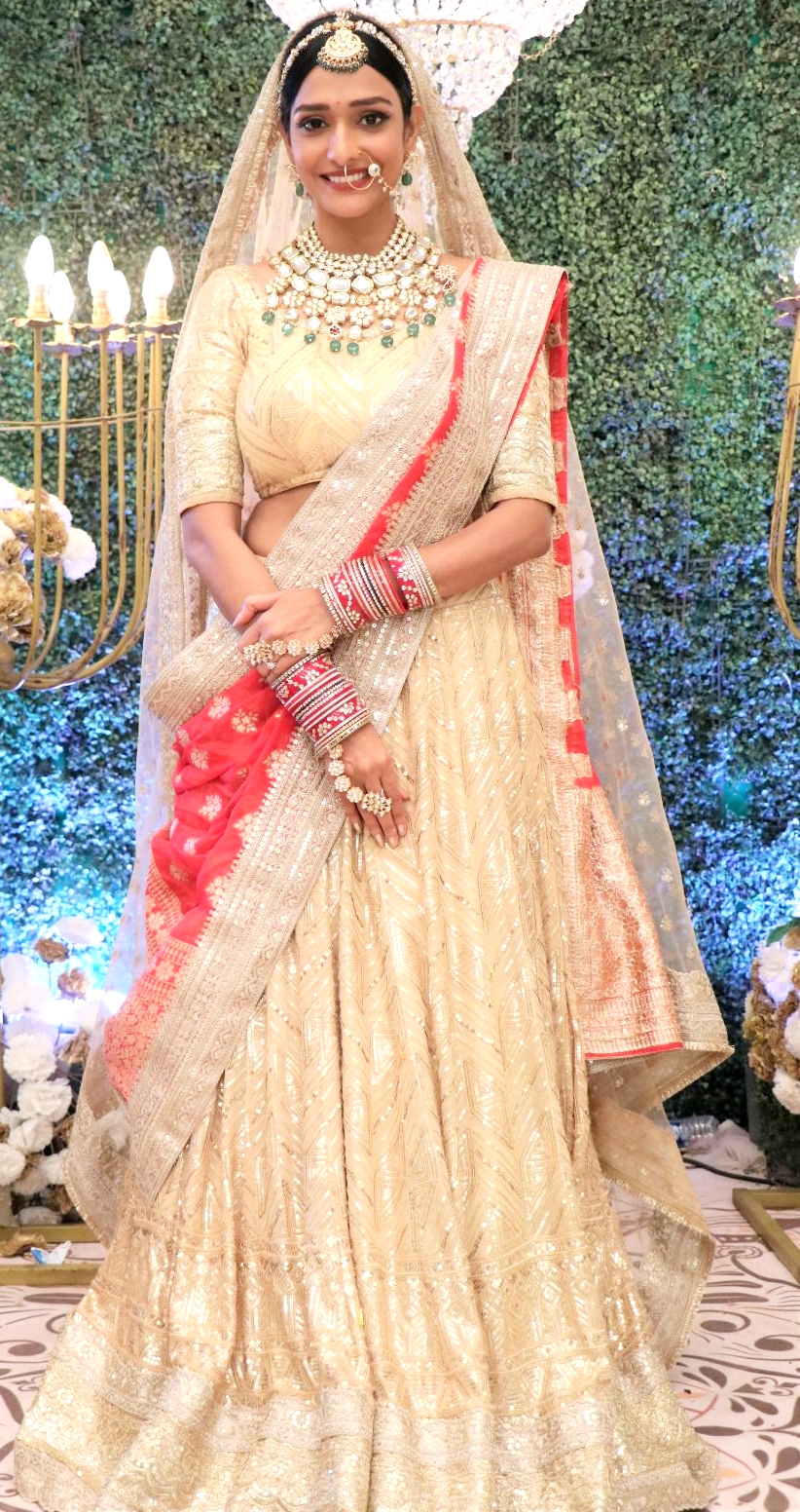 When Aishwarya Khare Wore A Kg Lehenga For A Wedding Sequence