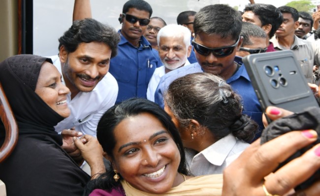 Memantha Siddham Bus Yatra Day 9 CM YS Jagan S Roadshow Rolls Into Kavali