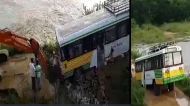 Rain Effect: RTC Bus Trapped On Bahuda River Causeway