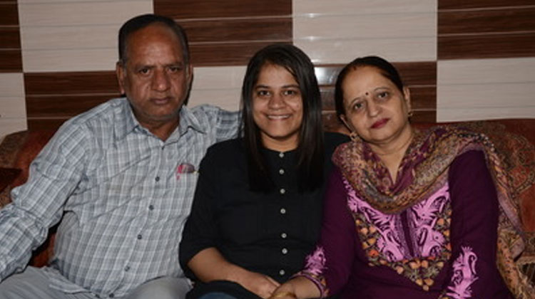 Auto Driver’s Daughter Tops Indian Economic Service Exams