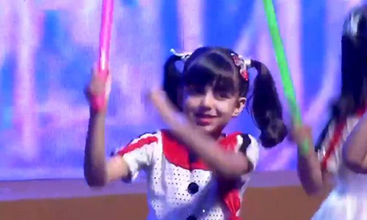 Aaradhya Bachchan’s Annual Day At School Video, Pictures