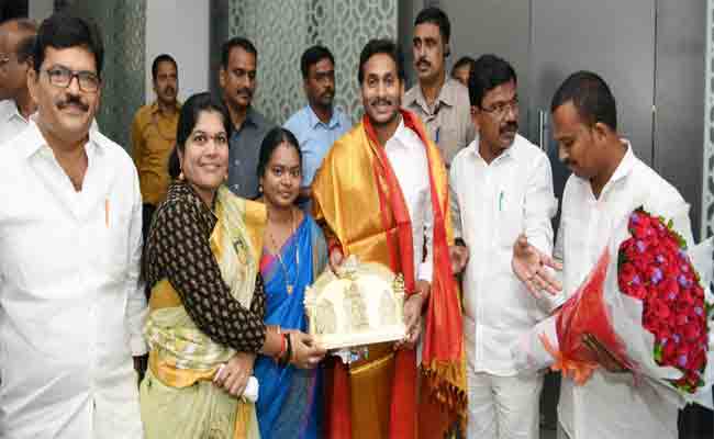 AP Nayee Brahmana Delegation Meets CM YS Jagan