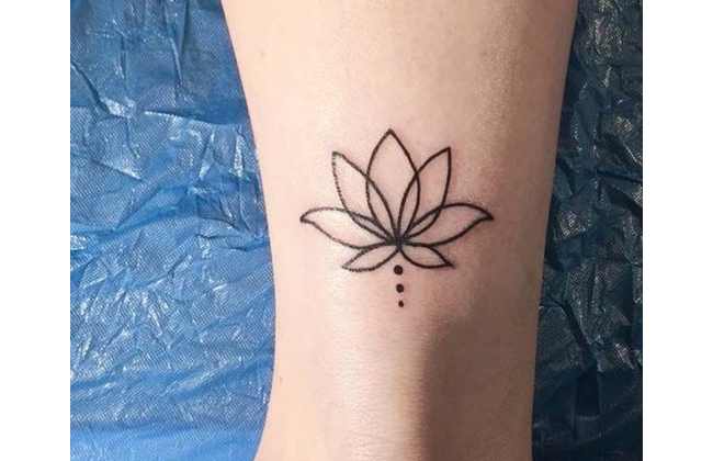 The Tiny Ampersand Tattoo