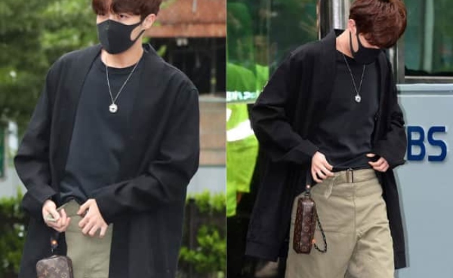 BTS: Kim Taehyung Serves Stylish Travel Look With His Mute Boston Bag,  ARMYs Crown Him 'Fashion King' - News18