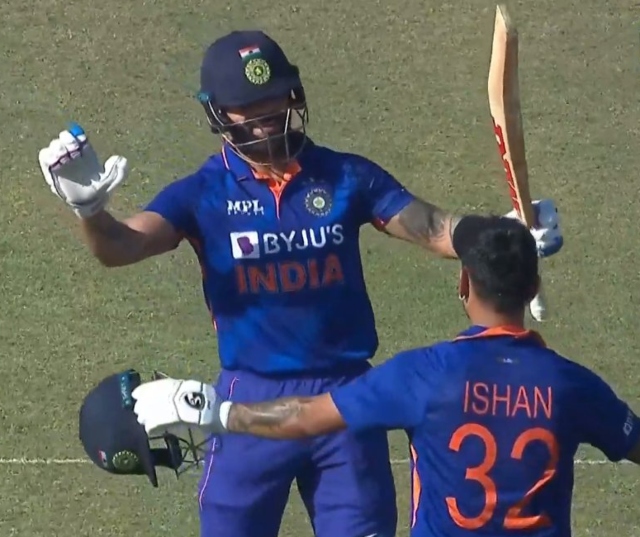 IND Vs BAN 3rd ODI: Virat Kohli Does Bhangra Dance To Celebrate Ishan ...