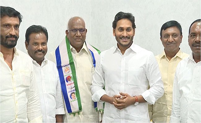 Former Pileru MLA GV Srinath Reddy, TDP Leaders Join YSRCP