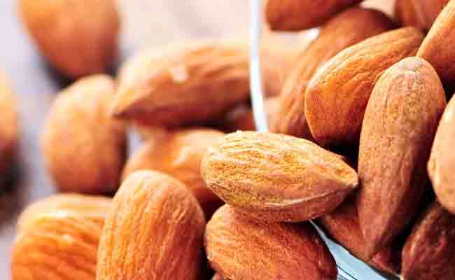 eating-almonds-before-meals-improved-blood-sugar-levels-in-some-people