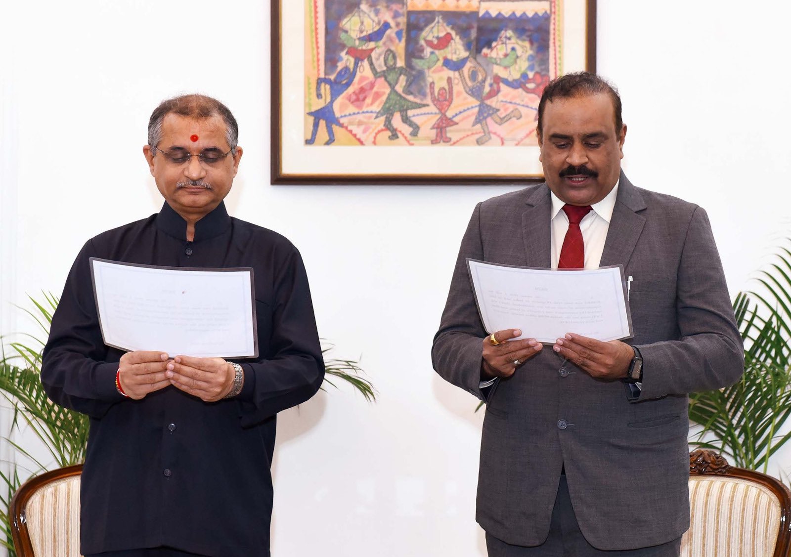 Former chairman of Gujarat Public Service Commission takes oath as UPSC 