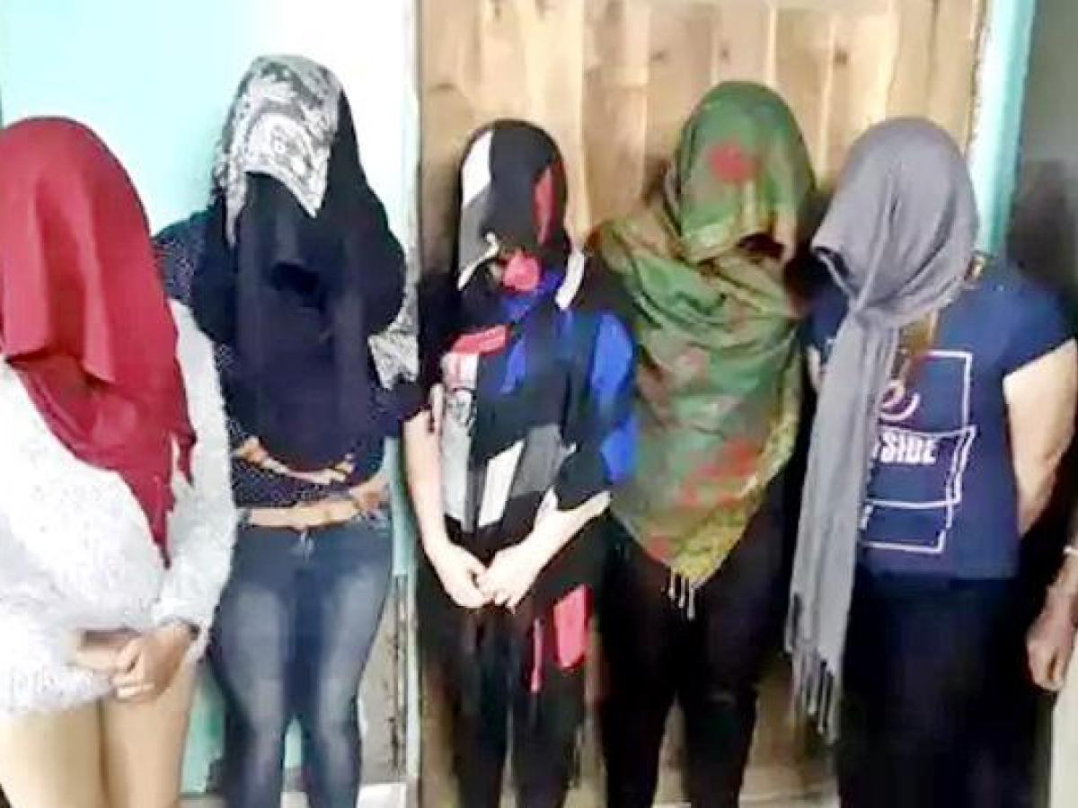 Vishakapatnam Girls Sex Videos - Five Arrested For Running a Prostitution Racket in Visakhapatnam South