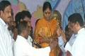 Vijayamma reaches Guntur to begin hungerstrike - Sakshi Post