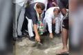 Congress participated in a pothole-repairing drive titled “Aao Potholes Giney” (lets count potholes) - Sakshi Post