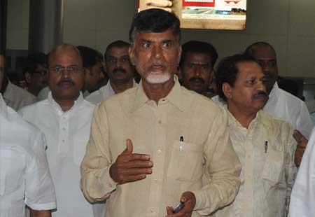 Chandrababu Naidu again ducks media questions - Sakshi Post