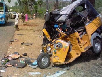 Five women die in auto-bus collision - Sakshi Post