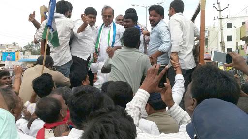 The YSRCP sponsored bandh is getting huge response from political parties, student unions and social organisations. - Sakshi Post