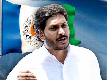 Several farmers from Srikalahasti and Thottabedu led by Biyyapu Madhusudhan Reddy met YS Jagan, who’s on the way to Nellore to commence party’s program ‘Yuvabheri.’ - Sakshi Post