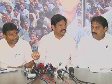 Jogi Ramesh, Vellampalli Srinivas, Malladi Vishnu addressing a media conference - Sakshi Post