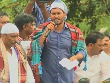 YSRCP President YS Jagan Mohan Reddy addressing the people in YSR Nagar of Nandyal, on Sunday. - Sakshi Post