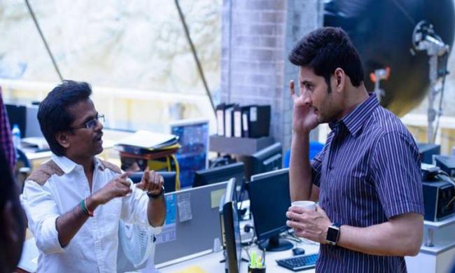 AR Murugadoss explains Mahesh Babu on SPYder sets - Sakshi Post