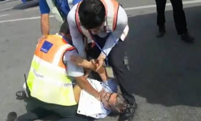 IndiGo staffer manhandling a passenger surfaced on Monday following which the airline apologised - Sakshi Post