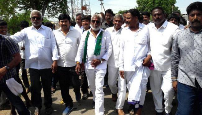 Former YSRCP MP YV Subba Reddy on padayatra in Prakasam district - Sakshi Post