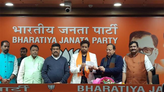 TMC MP Saumitra Khan Joins BJP - Sakshi Post