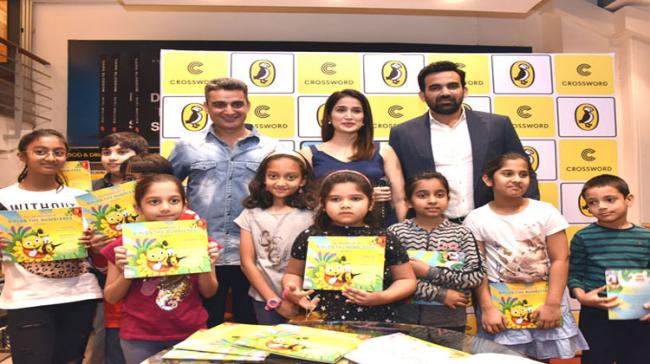 Spotted: Zaheer Khan, Sagarika Ghatge At Crossword - Sakshi Post