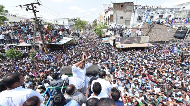 YS Jagan Mohan Reddy addressing massive gathering as a part of election campaign - Sakshi Post