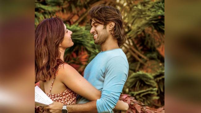 Vijay Devarakonda And Raashi Khanna - Sakshi Post