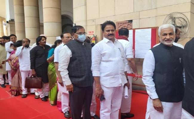 YSRCP MPs waiting for their turn to cast vote in Presidential Election 2022 at Parliament in New Delhi on Monday (Image Credit : Sakshi.com) -Sakshi Post 