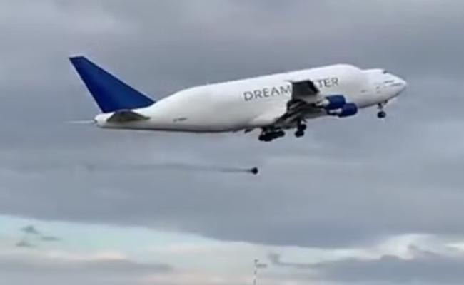 Boeing Dreamlifter jet loses wheel during take-off from Taranto airport in Italy on Tuesday. (Source: Twitter/@Aero_in) - Sakshi Post