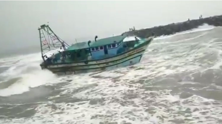 Watch: Kasimedu Fishermen Return To Shores After Cyclone Nivar ...